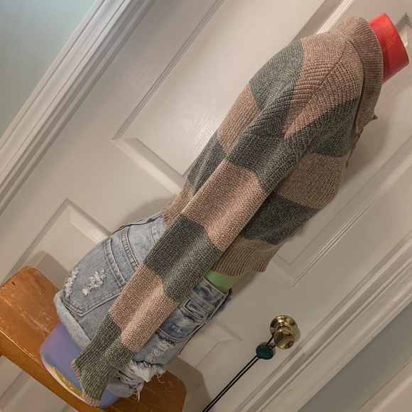 NIKKA K Freddy Tan and Green Crop Top - Picture 7 of 13